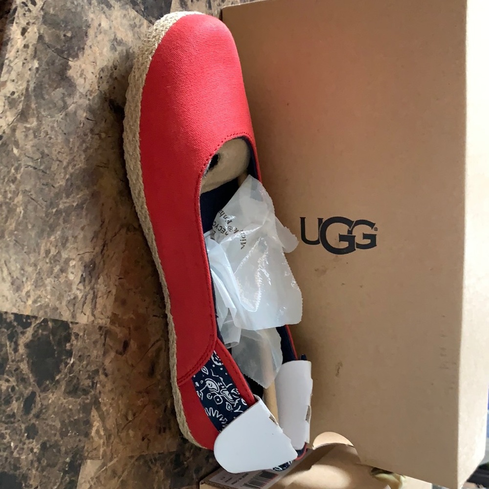 Brand new ugg shoes size 4